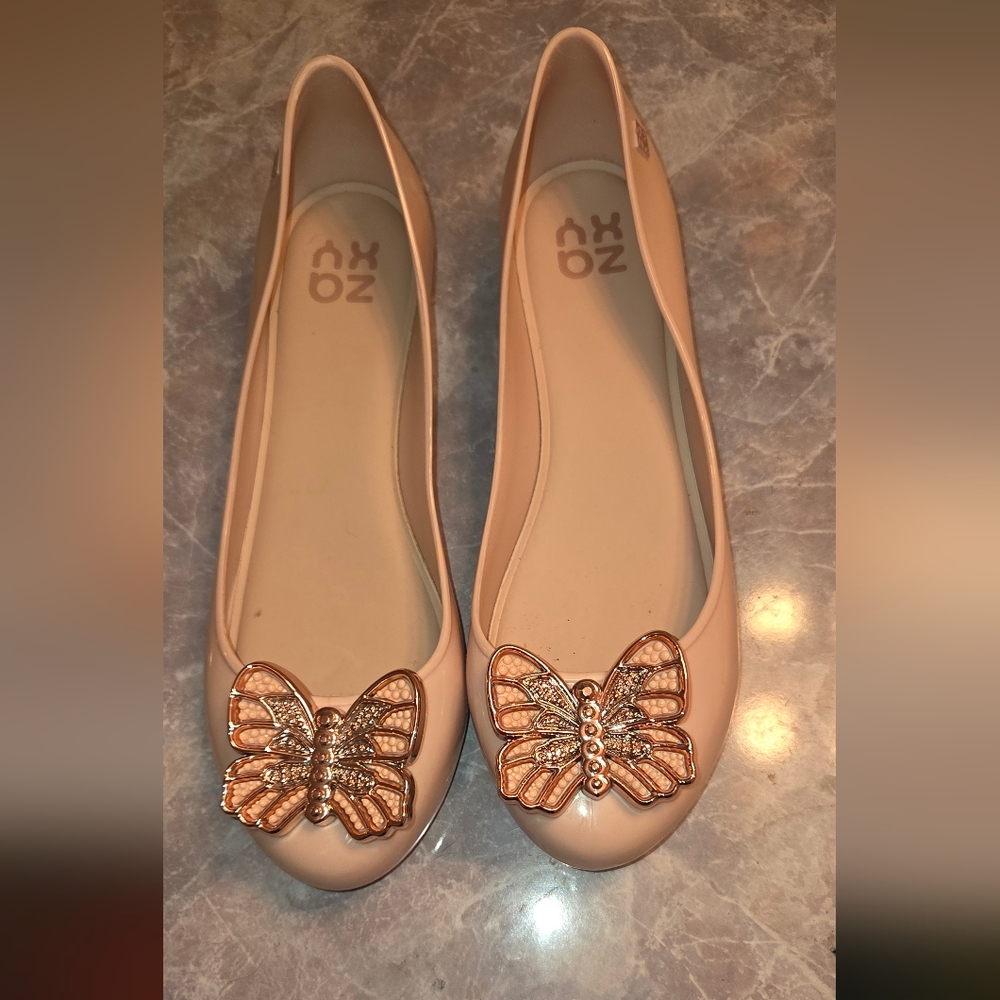 Chic Butterfly Embellished Jelly Flats in Cream